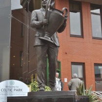 John_-Jock-_Stein_Bronze_statue_outside_Celtic_Parkhead_stadium_by_sculptor_John_McKenna